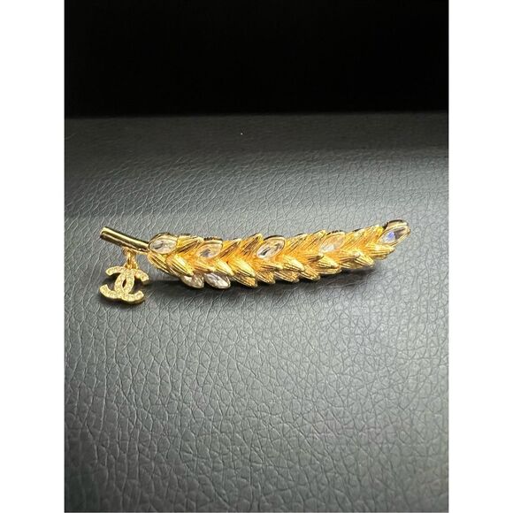 Chanel dangle cc brooch pin - Picture 1 of 6